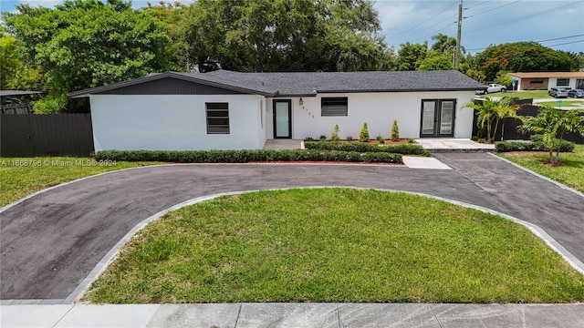 ranch-style house featuring a front lawn