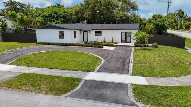 single story home with a front yard