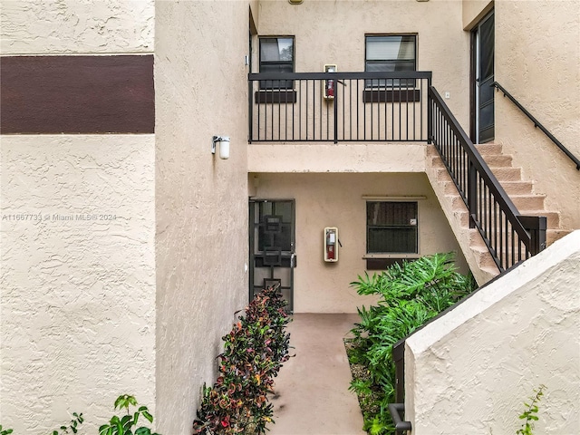 entrance to property featuring a balcony