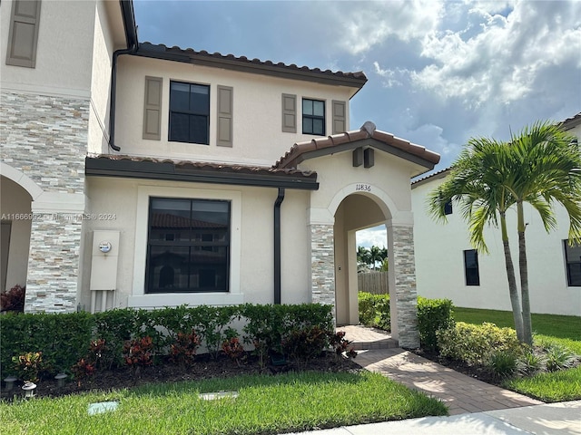 view of mediterranean / spanish-style home