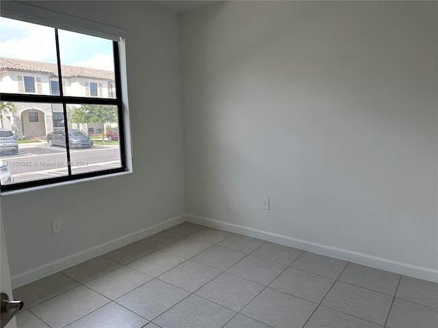 spare room featuring light tile patterned floors