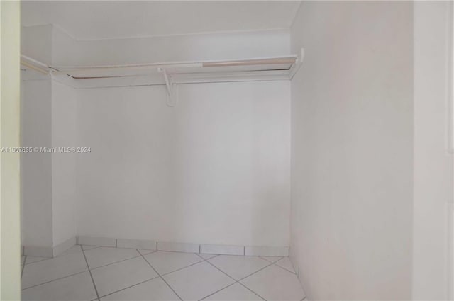 spacious closet featuring light tile patterned floors