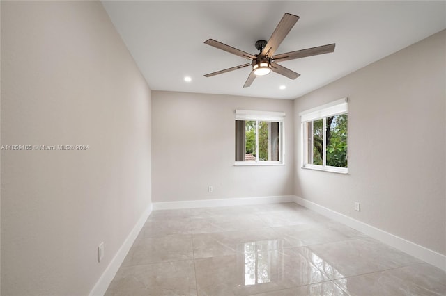 empty room with ceiling fan