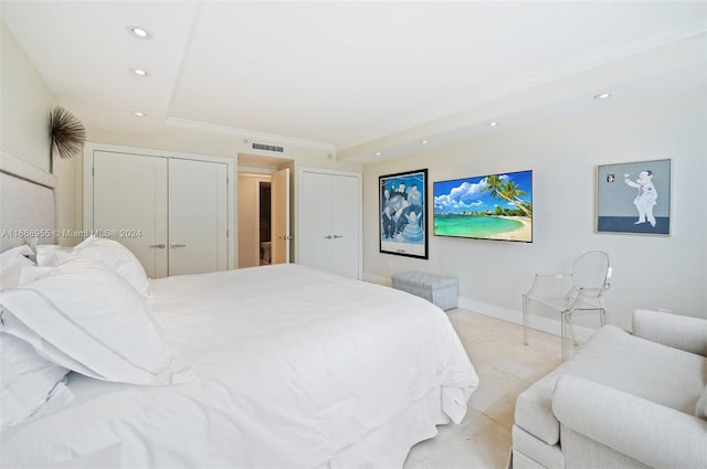bedroom with crown molding, baseboards, recessed lighting, and visible vents
