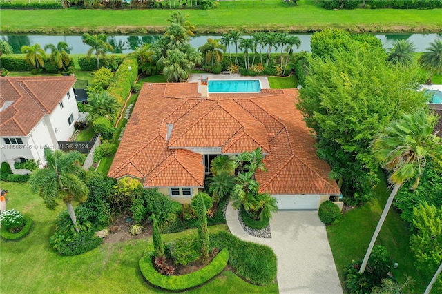 bird's eye view with a water view