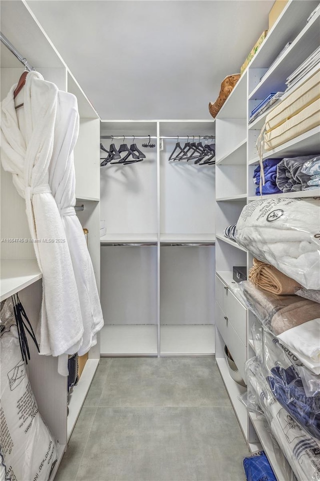 488 NE 18th St Unit 2301, Miami, FL 33132 - view of spacious closet