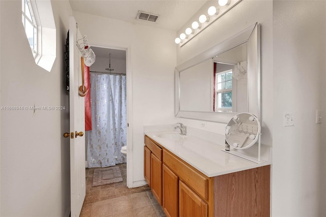 bathroom with a shower with curtain, vanity, and toilet