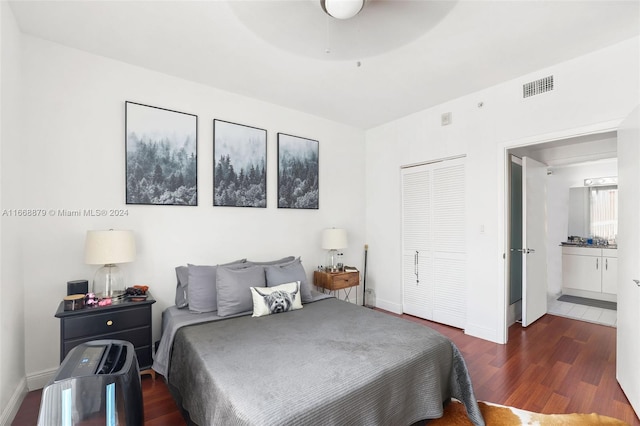 bedroom featuring a closet, ceiling fan, and dark hardwood / wood-style floors