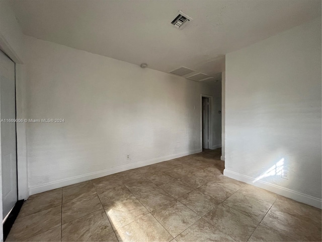 empty room featuring visible vents and baseboards