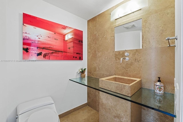 450 Alton Rd Unit Ph2, Miami Beach, FL 33139 - half bath featuring toilet