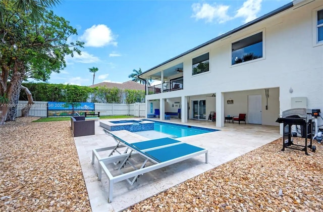 view of swimming pool featuring an in ground hot tub, ceiling fan, area for grilling, and a patio area