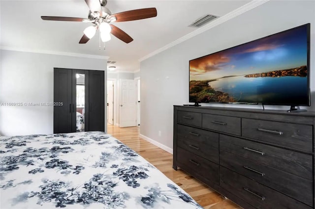 bedroom with crown molding, ceiling fan, and light wood-type flooring