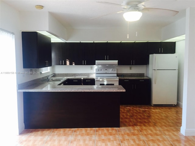 kitchen featuring sink, kitchen peninsula, white appliances, light tile patterned floors, and ceiling fan