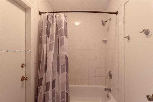 bathroom featuring shower / bath combo