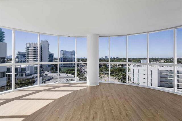 empty room featuring light hardwood / wood-style floors and floor to ceiling windows