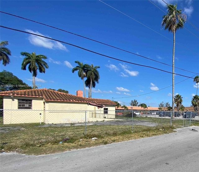 Listing photo 2 for 13400 Alexandria Dr, Opa-Locka FL 33054