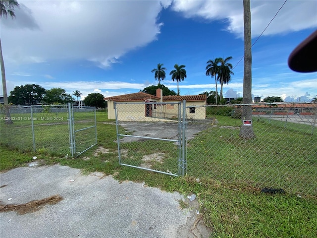 Listing photo 3 for 13400 Alexandria Dr, Opa-Locka FL 33054