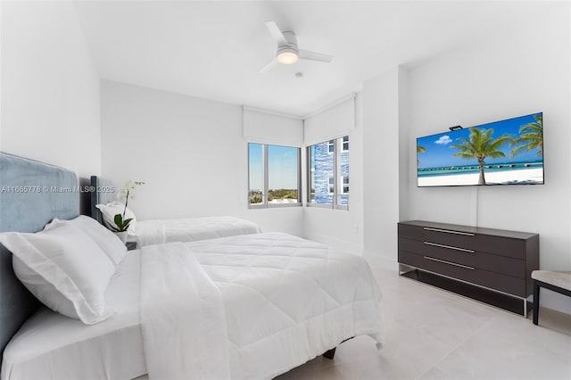 bedroom with ceiling fan