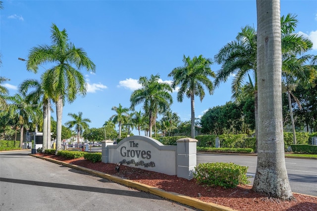 view of community / neighborhood sign