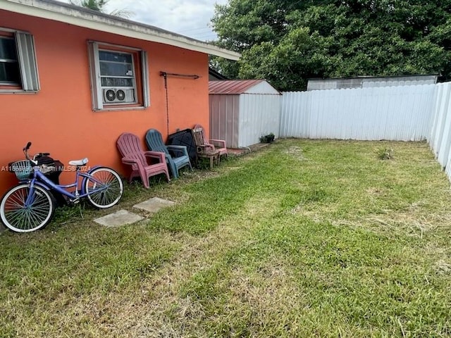 view of yard featuring a storage shed