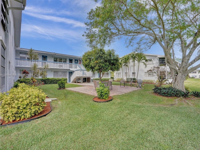 view of yard featuring a balcony