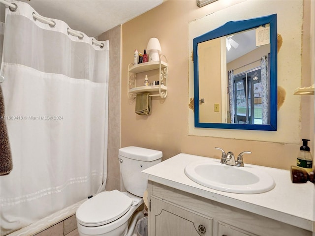 full bathroom featuring vanity, toilet, and shower / tub combo with curtain