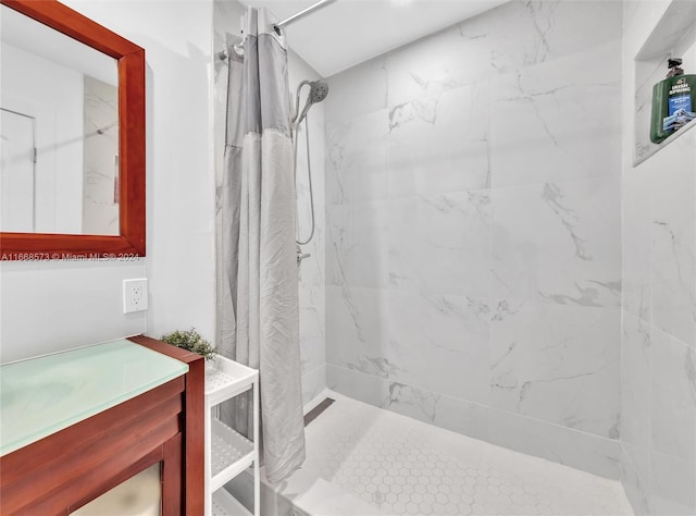 bathroom with a shower with curtain and vanity