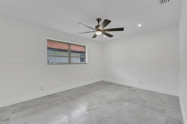 empty room featuring ceiling fan