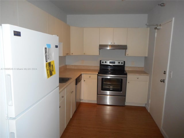 kitchen with cream cabinets, appliances with stainless steel finishes, sink, and dark hardwood / wood-style flooring