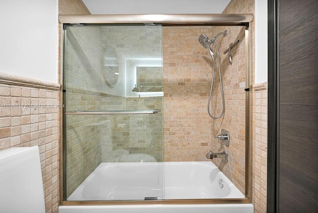 bathroom with enclosed tub / shower combo