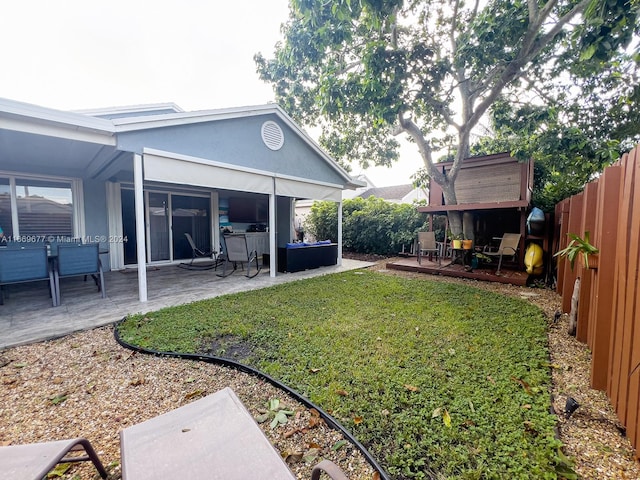 view of yard with a patio