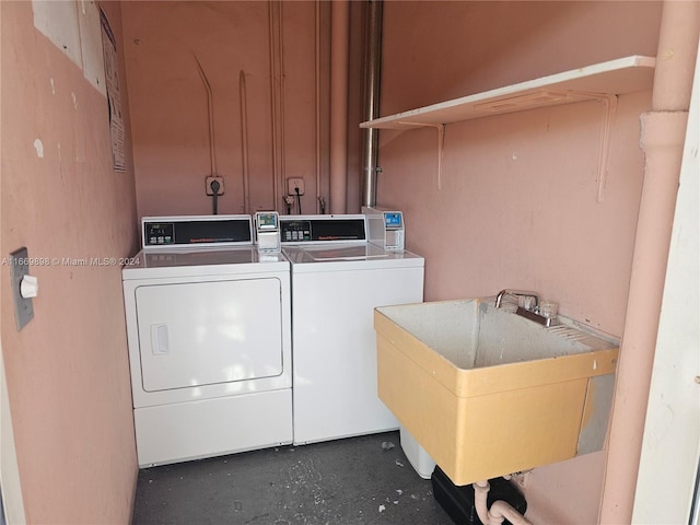 laundry area featuring sink and independent washer and dryer