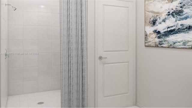 bathroom with a tile shower