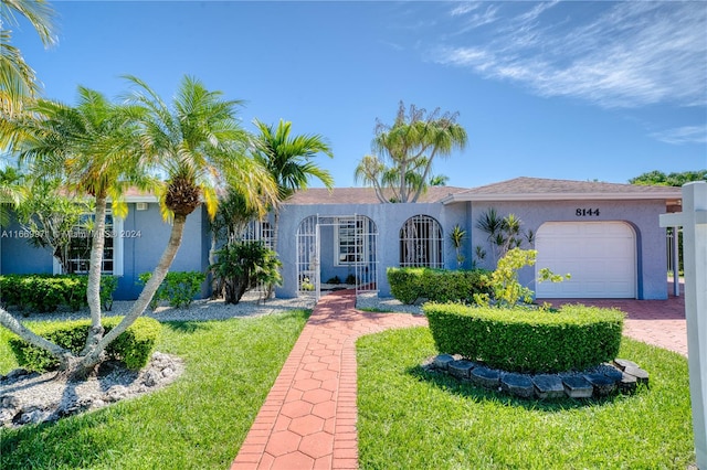 view of front of house featuring a front yard and a garage