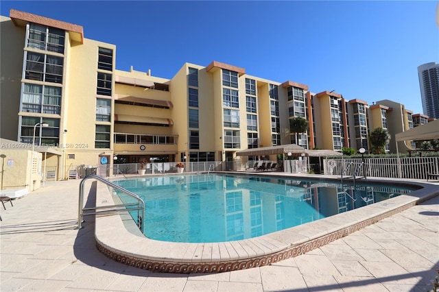 210 172nd St Unit 332, Sunny Isles Beach, FL 33160 - view of community pool