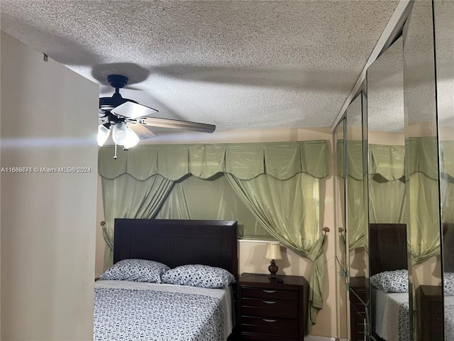 bedroom featuring a textured ceiling and ceiling fan