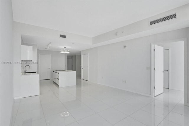 empty room featuring sink and light tile patterned floors