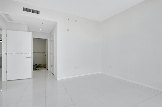 spare room featuring light tile patterned floors