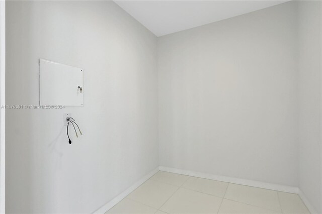 851 NE 1st Ave Unit 2200, Miami, FL 33132 - laundry area with baseboards