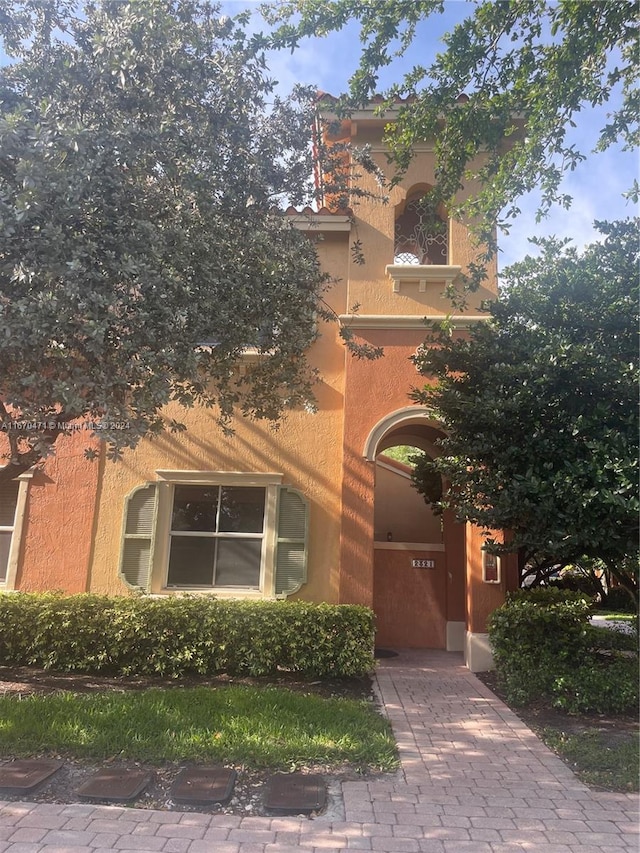 view of mediterranean / spanish-style house