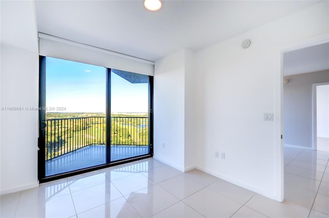 unfurnished room featuring light tile patterned flooring