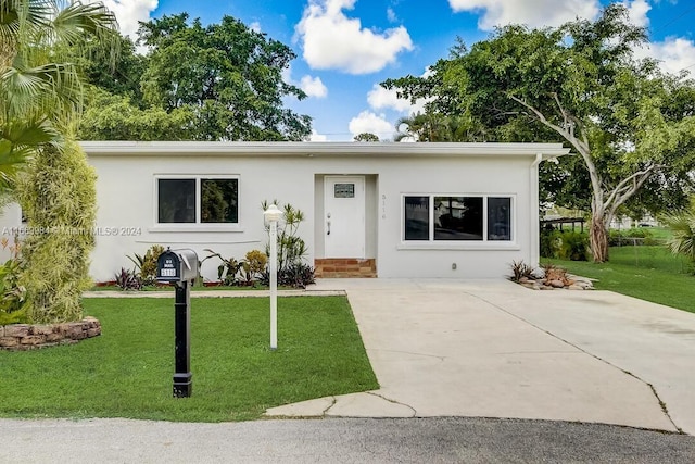 view of front of home featuring a front lawn