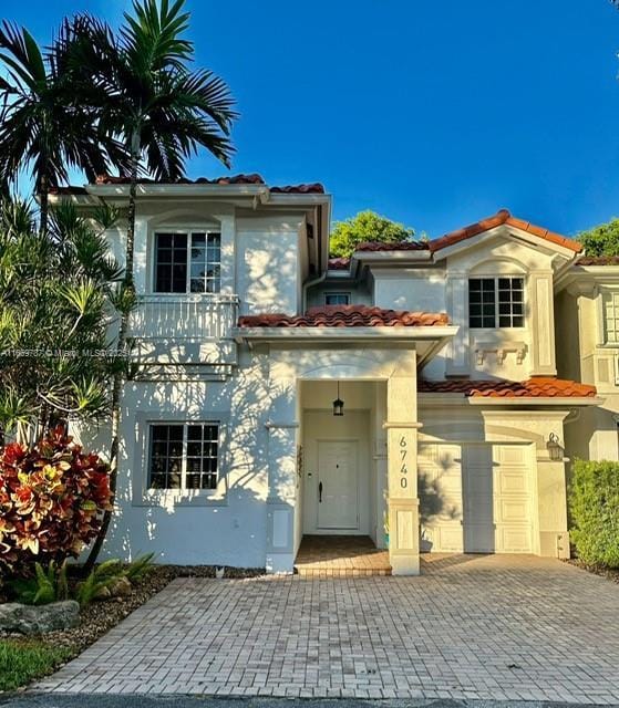 view of front of house featuring a garage