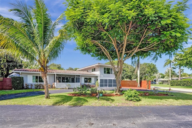 view of front of property with a front lawn