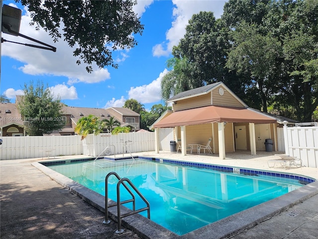 view of swimming pool featuring a patio