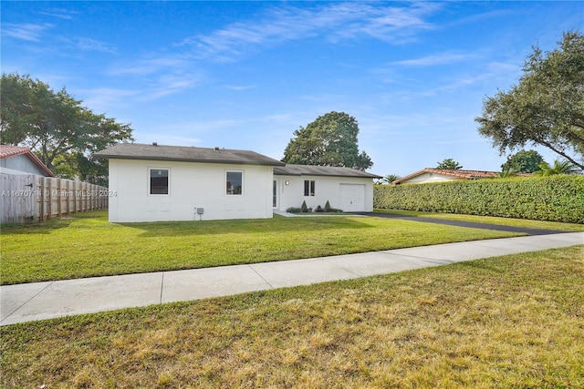 view of front of property featuring a garage and a front yard