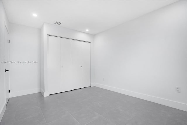 unfurnished bedroom featuring a closet