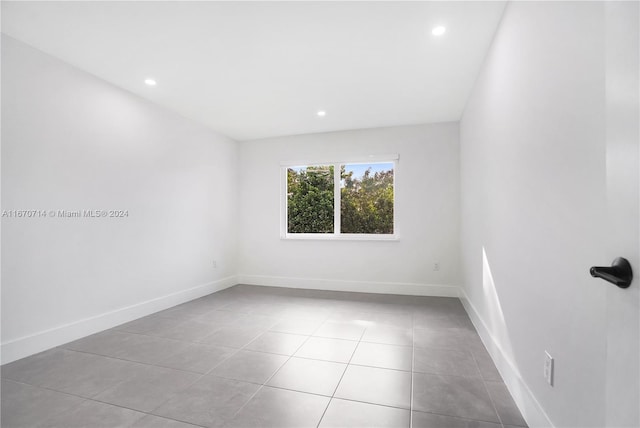 empty room featuring light tile patterned floors