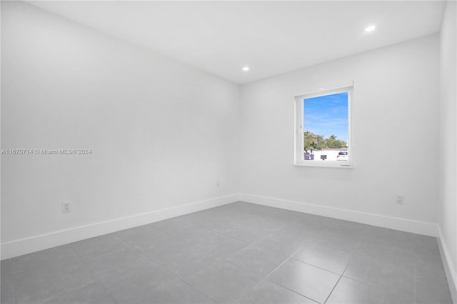 spare room with light tile patterned flooring