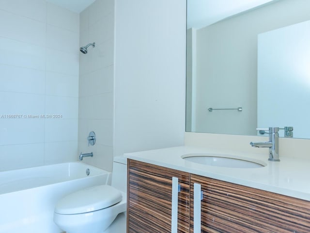 full bathroom with vanity, toilet, and tiled shower / bath